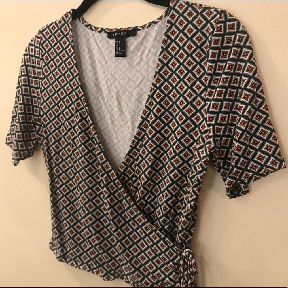 Patterned Wrap Crop Top - Picture 3 of 6